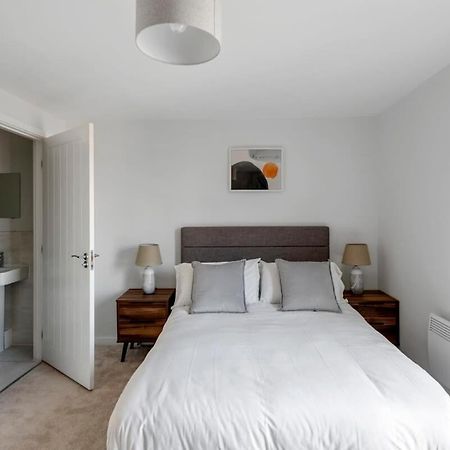 Spacious 1 Bedroom Apartment In A Converted Mill ลีดส์ ภายนอก รูปภาพ