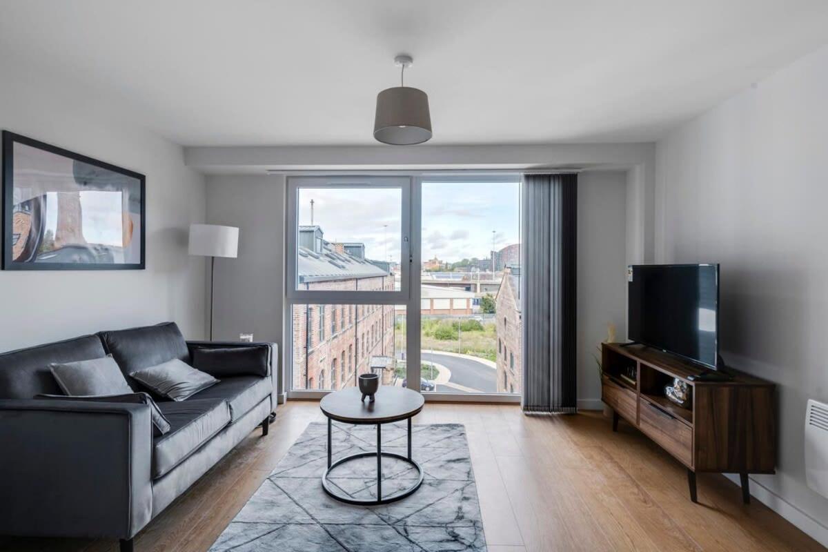 Spacious 1 Bedroom Apartment In A Converted Mill ลีดส์ ภายนอก รูปภาพ