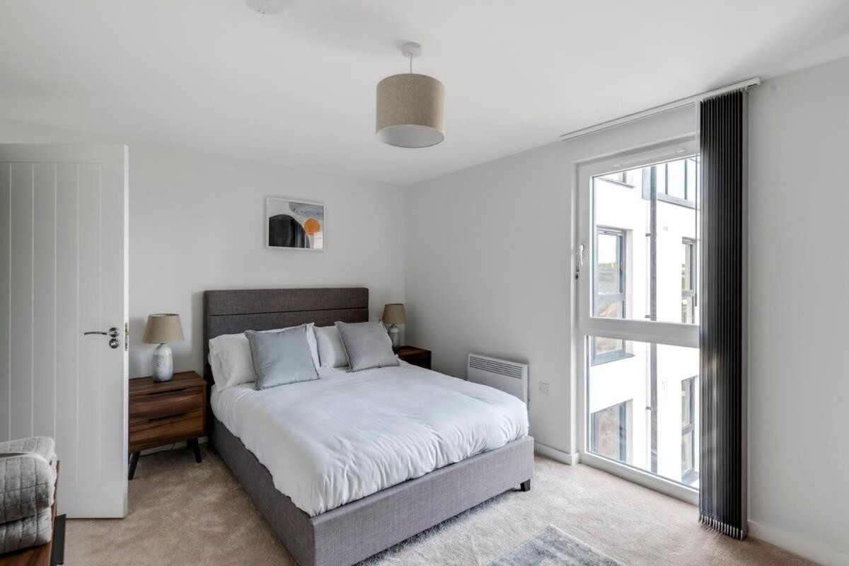 Spacious 1 Bedroom Apartment In A Converted Mill ลีดส์ ภายนอก รูปภาพ