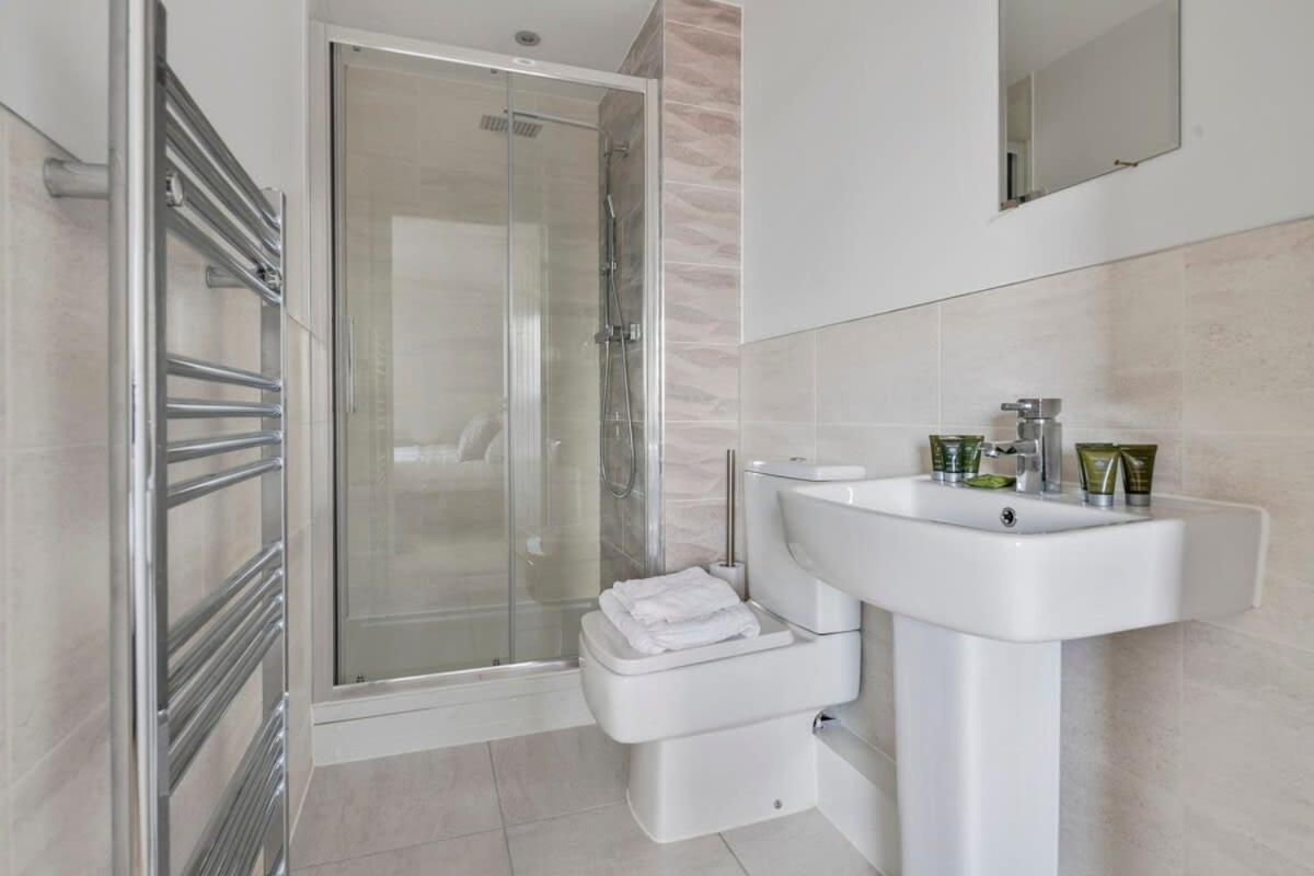 Spacious 1 Bedroom Apartment In A Converted Mill ลีดส์ ภายนอก รูปภาพ